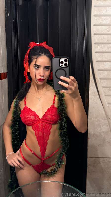 do you think i look better dressed like this, or should i we..