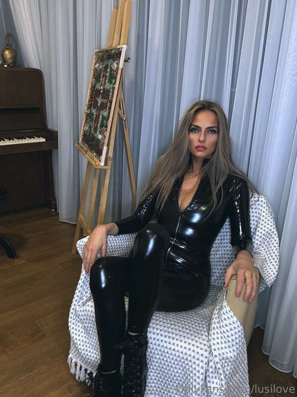 Provedu vás světem BDSM koloušci!😈Stačí mi tady zanechat laj..