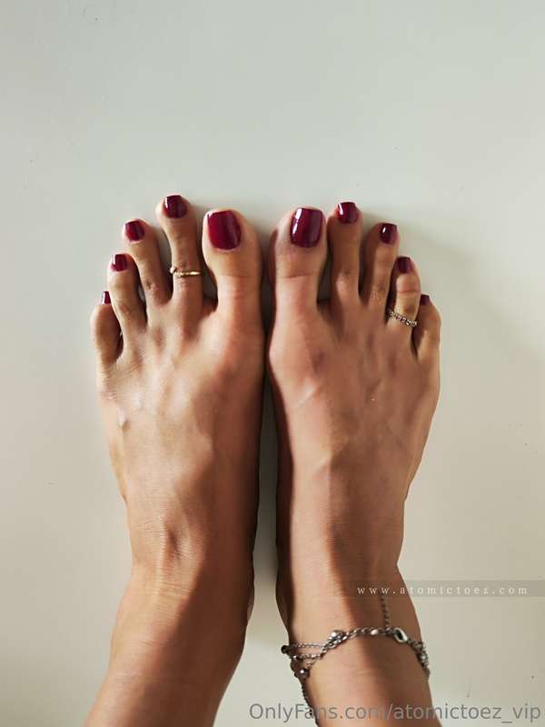 Love this dark red colour on my pretty toes 😍  SWIPE ➡️ for ..