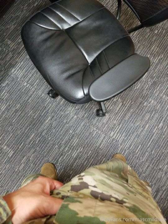 Bulging at work... Do you want to see me walking down the ha..