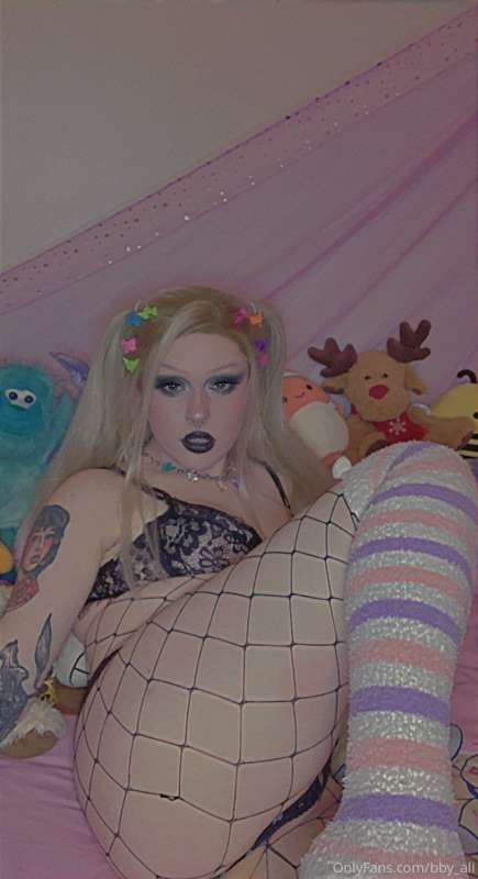 Sexy lil pixie 🧚🏻✨✨