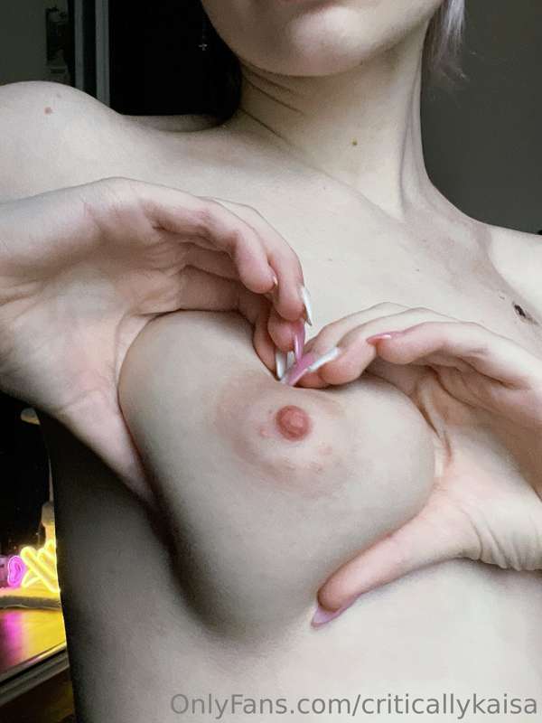 (: Anyone interested in watching me cam?? I want to get the ..