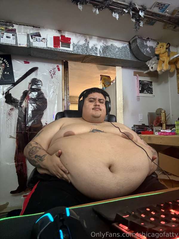 felt super fat while gaming. Thought you enjoy the view! 😮‍💨