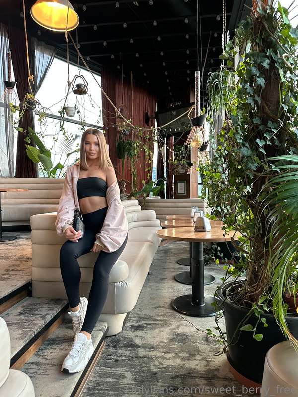 🪴 Sometimes I go into places where the plants look like livi..
