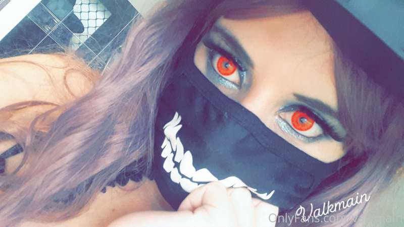 (Part 1) 💚swipe for a suprise💚  🧹💚The witch cosplay is final..