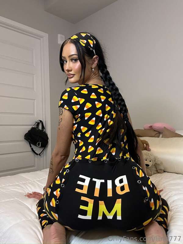Wanna bite it? 🍑