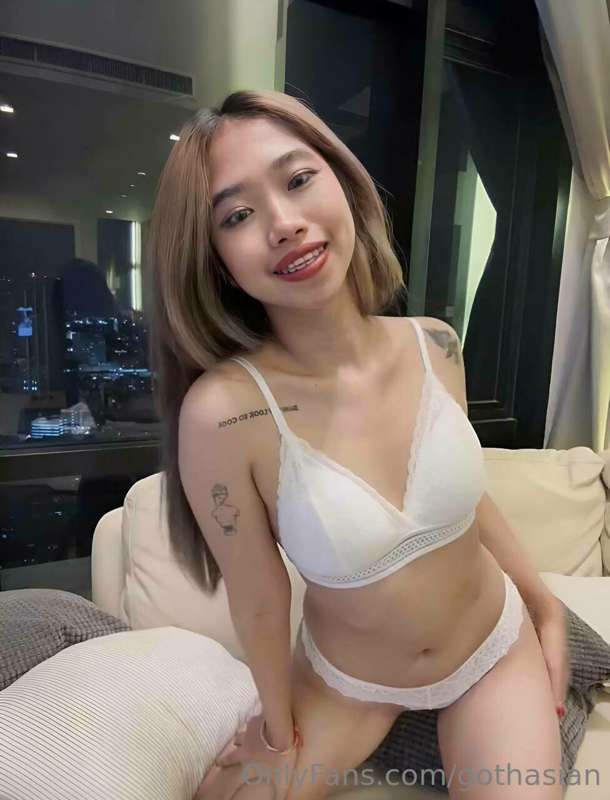i'm online and horny 🙊 are you ready to explode like never b..