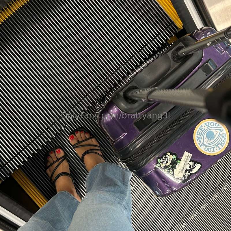These toes are ready for the sandy beaches 🏝️☀️🦶