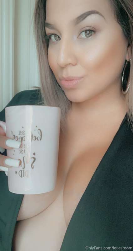 Good morning 🖤🤍😘 @leila_n