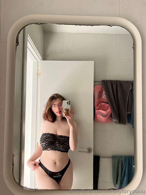 before I hit the shower… lets appreciate these curves first;..