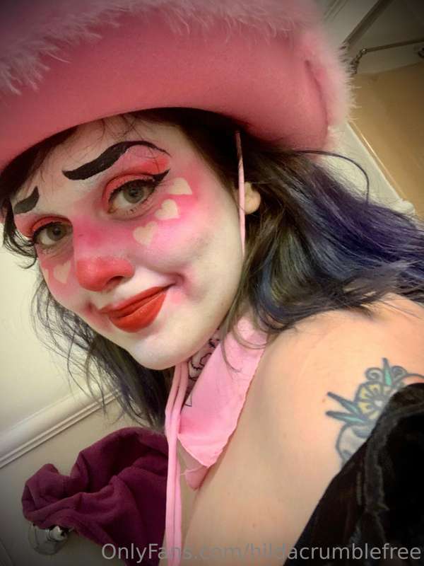 A peak at a silly goofy horny rodeo clown