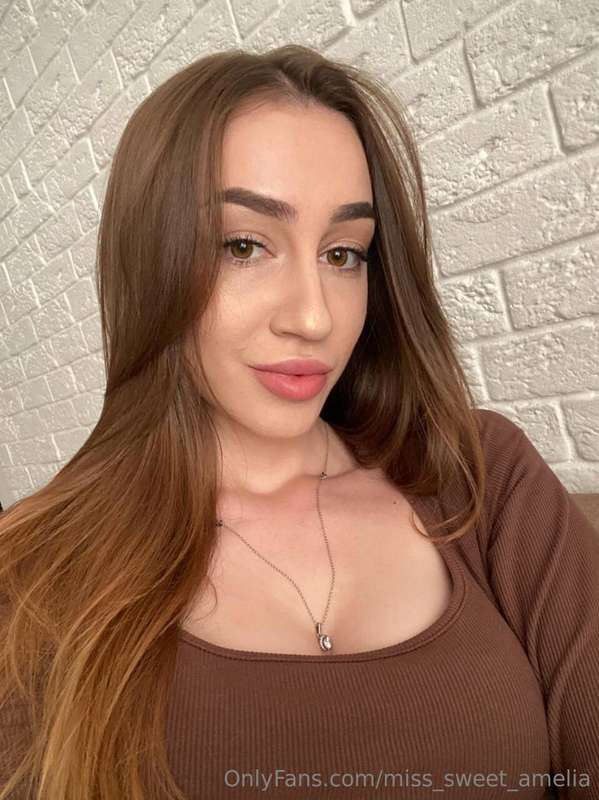 Just a little selfie to remind you how I look! 📸✨ Don’t forg..