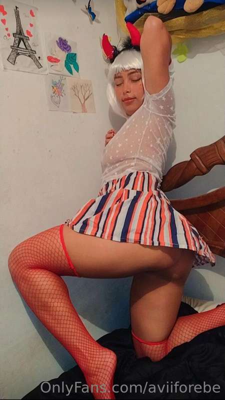 Y si me ves mordiéndome los labios, es precisamente para evi..