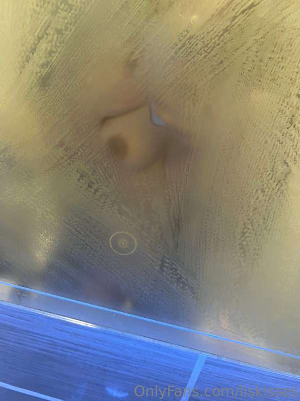 Steamy after shower fun ✨