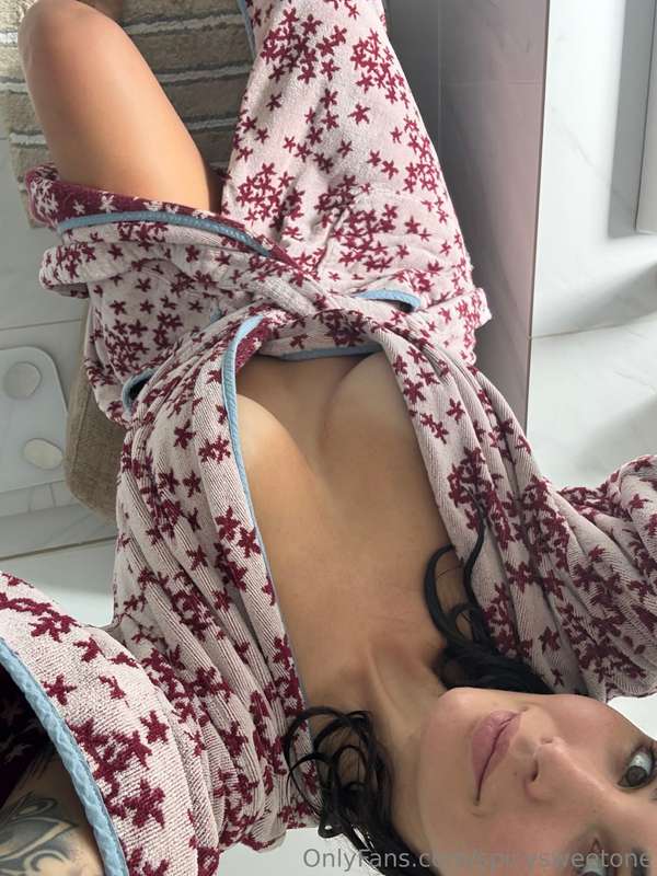 Fresh out of the shower All new subs to VIP get a welcome vi..