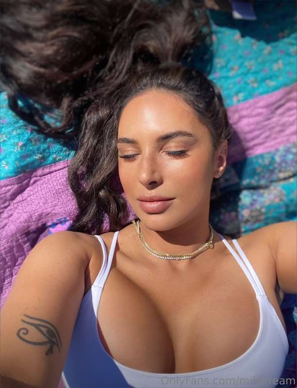 Sippin' on sunshine and sweet thoughts☀️❤️