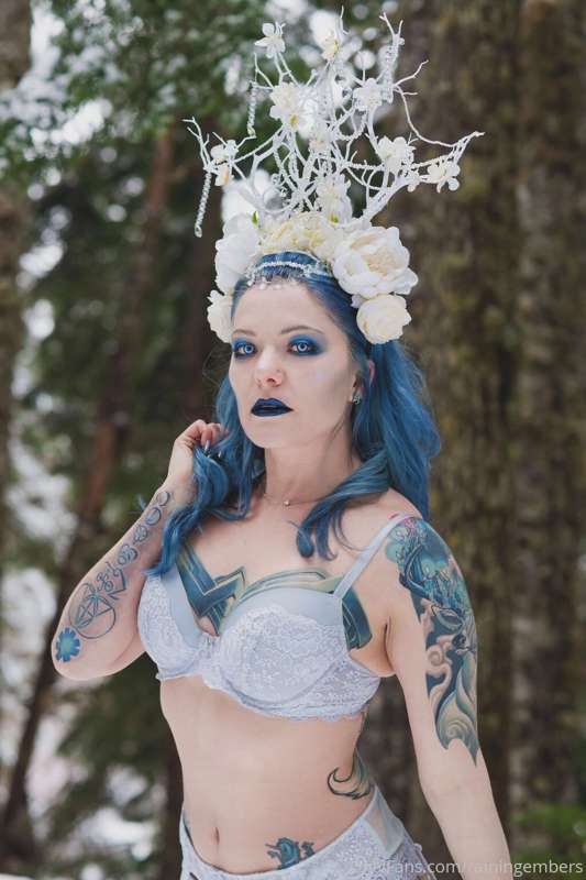 Snow goddess (nudes)