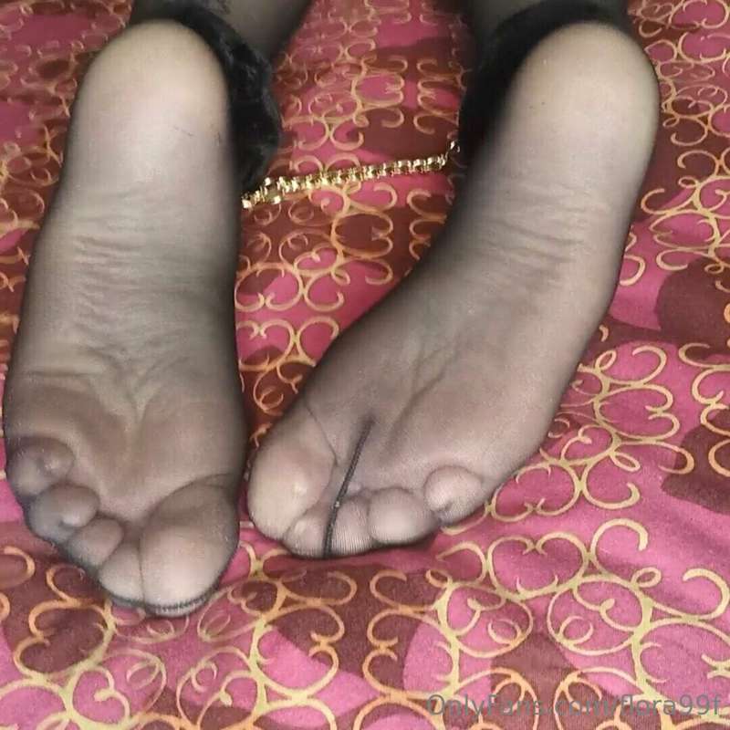 Tickling session 🤣
Just a preview, DM me for the complete vi..