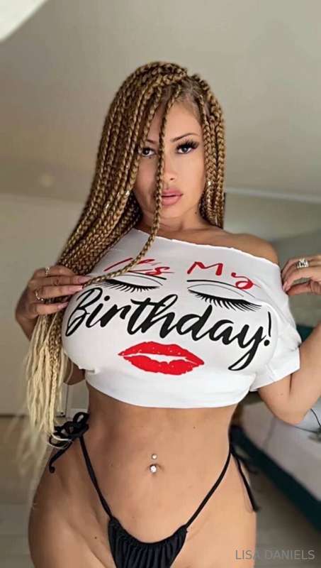 🥳🥳Happy birthday to me🥳🥳 DM me🎁