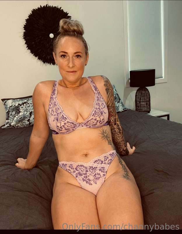 Would someone like to keep me company tonight 🤤