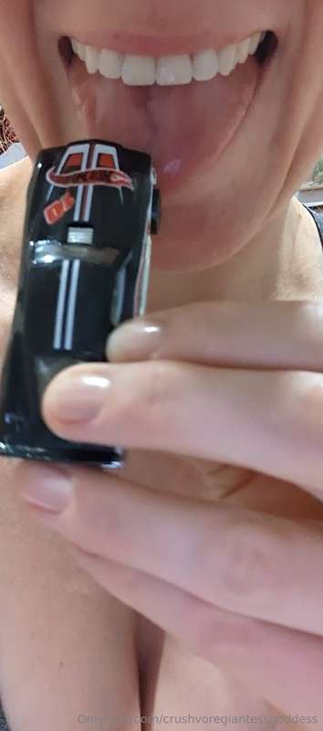 crushvoregiantessgoddess