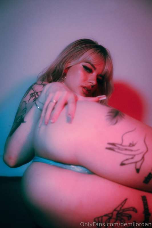 Slide between my cheeks🍑