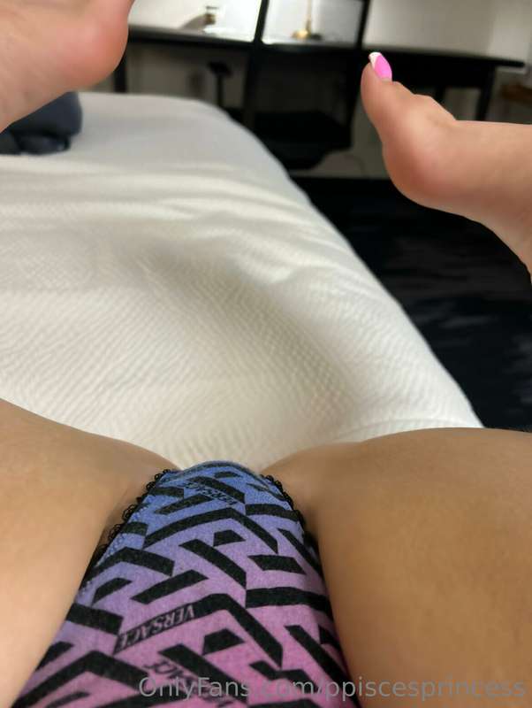 Come rip me out of my panties 💋