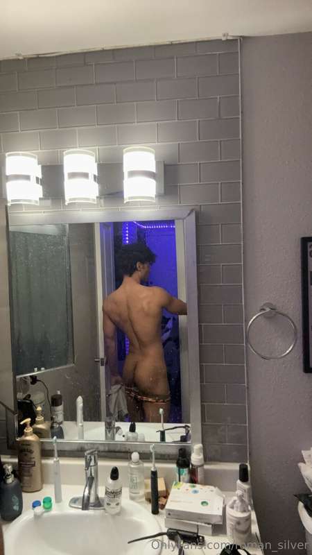 Do my ass deserve to be licked?