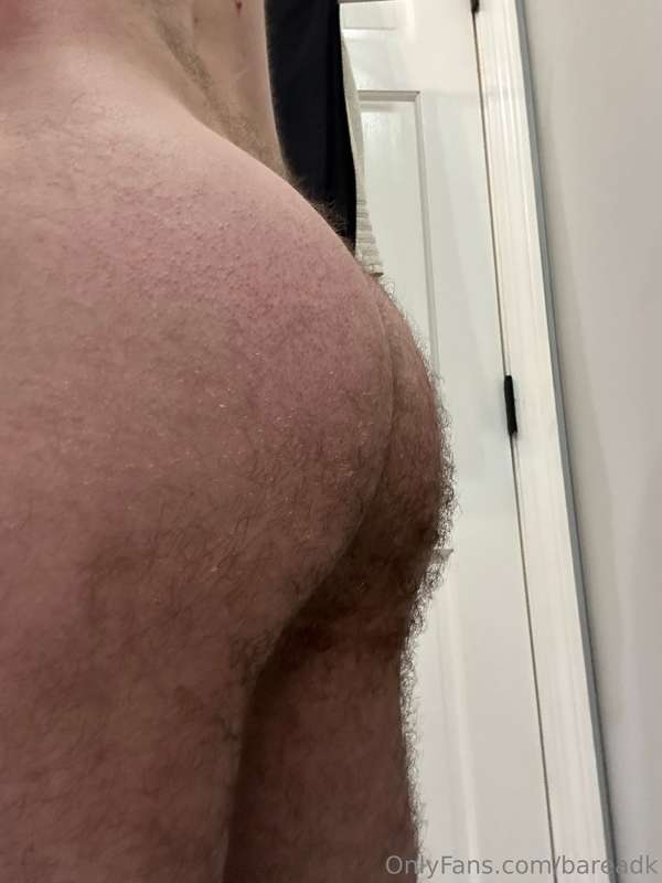 Who wants to worship this hairy booty 🍑Show me …. 🐻