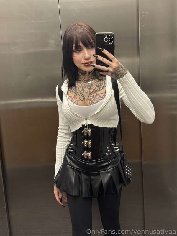 You want more? Then get on your knees and send me a message ..