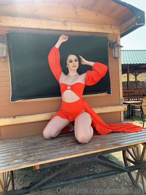 How good do you think I look in red ? 😘