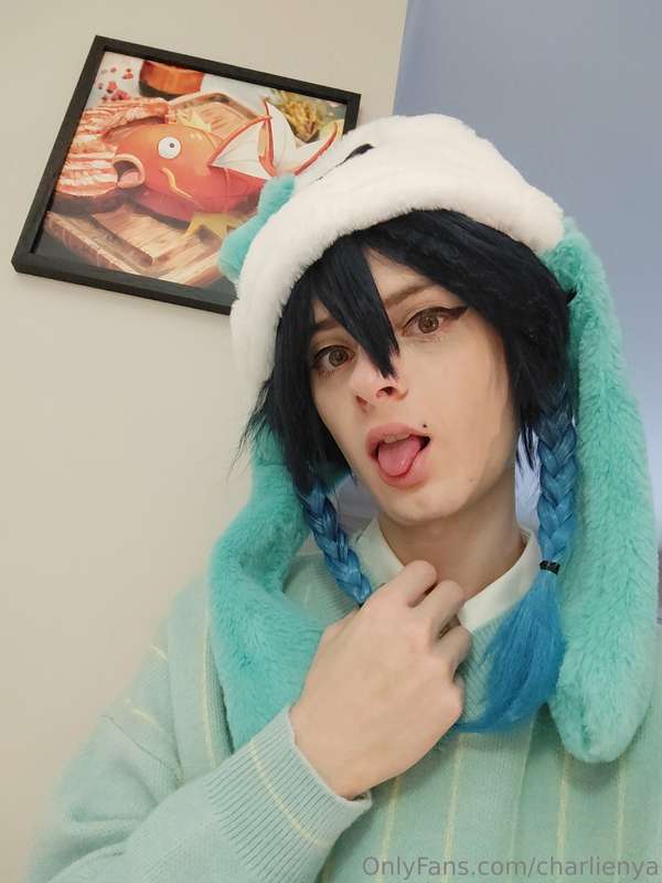 My friend did some makeup on me >//w//<