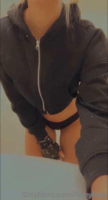 A little video I filmed at the gym, showing my booty gains 🍑..