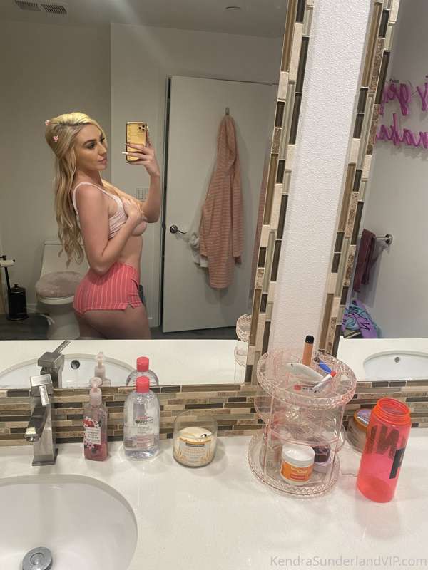 Photo 10 of Kendra Sunderland on Tocromo