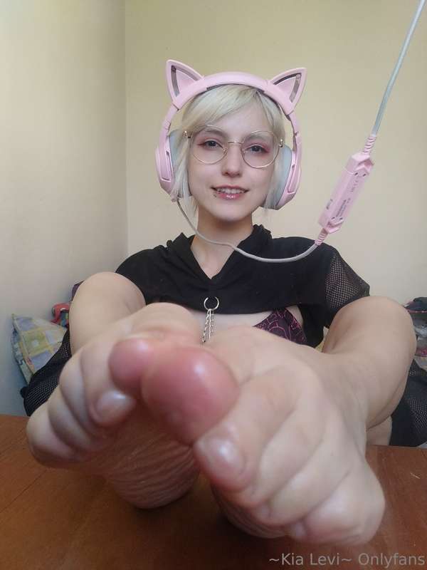 Fotos de piecitos, set viejito, resubido.
UwU disfruten <3