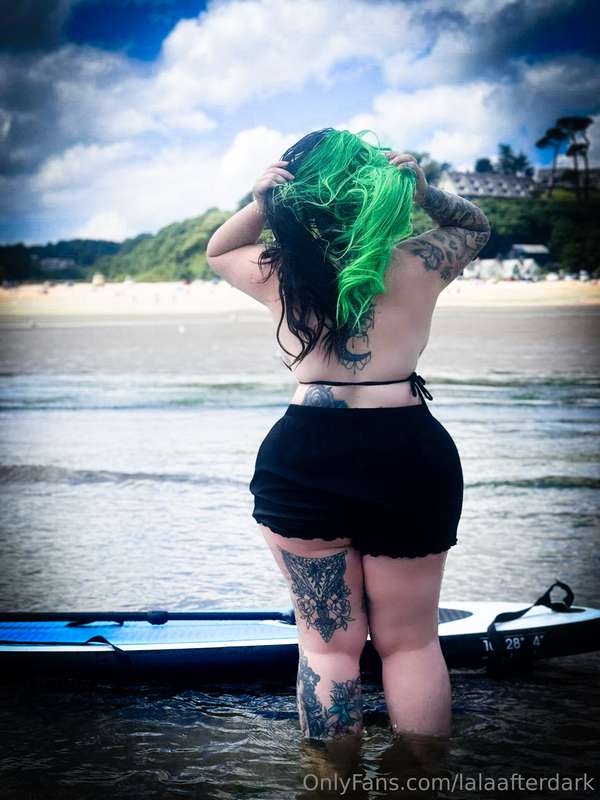 Beach hair don’t care 💚
