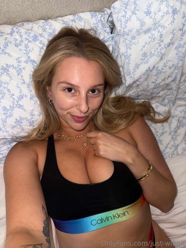 Do you like my big juicy tits? 🍒