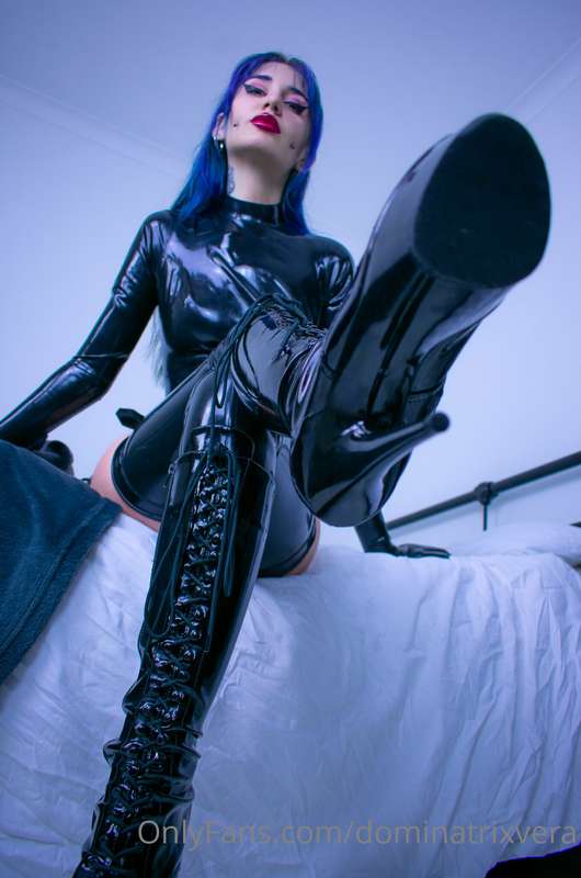 dominatrixvera image #0