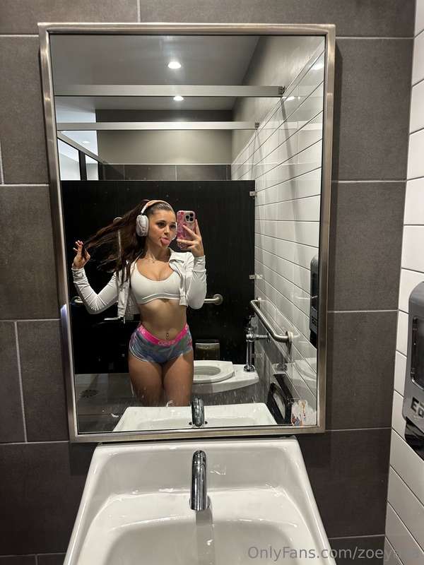 can u guess where im going?😋