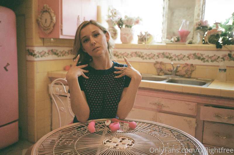 What's for dinner, my love? 

-

Photo by Floydian Photos