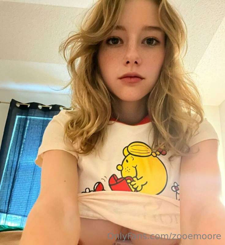 zooemoore photo