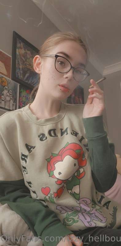💜Fit of the day!💜
Today is a posin ivy sweater, black velvet..