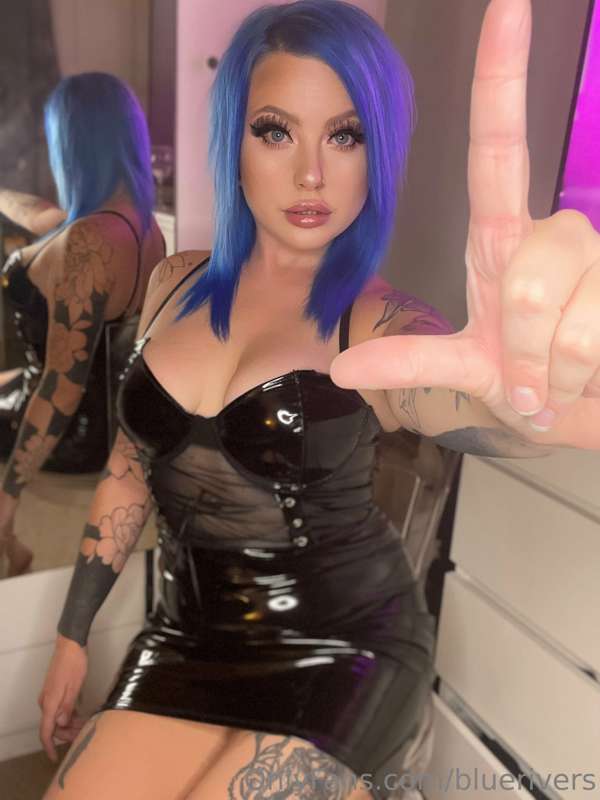 Who's sliding into my DMs today? 😘