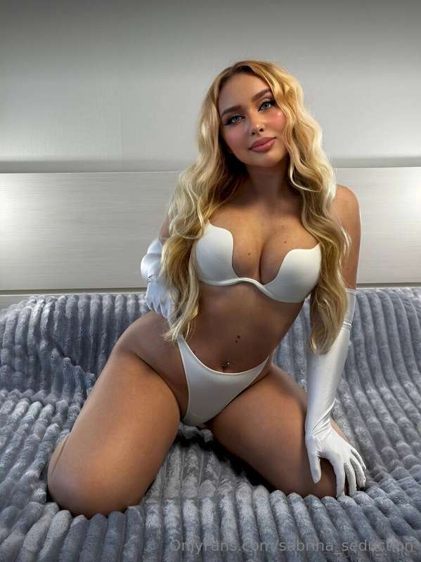 💦😈This sweet babe @rabbit_jessica dreams of showing all her ..