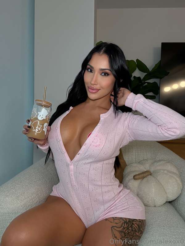 Who wants to be my boo this spooky szn?! 👻💗