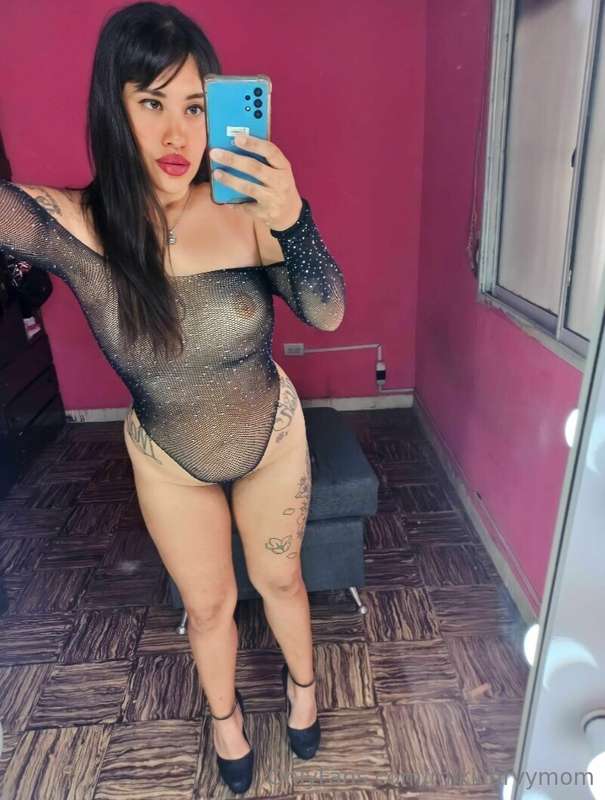 mikicurvymom