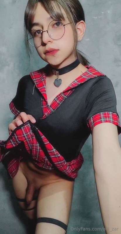 ¿Les gustan las colegialas con sorpresa? ¿Que me harían si f..