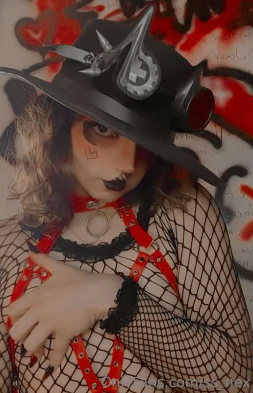 Siento que tal vez  unas panties rojas hubieran combinado me..