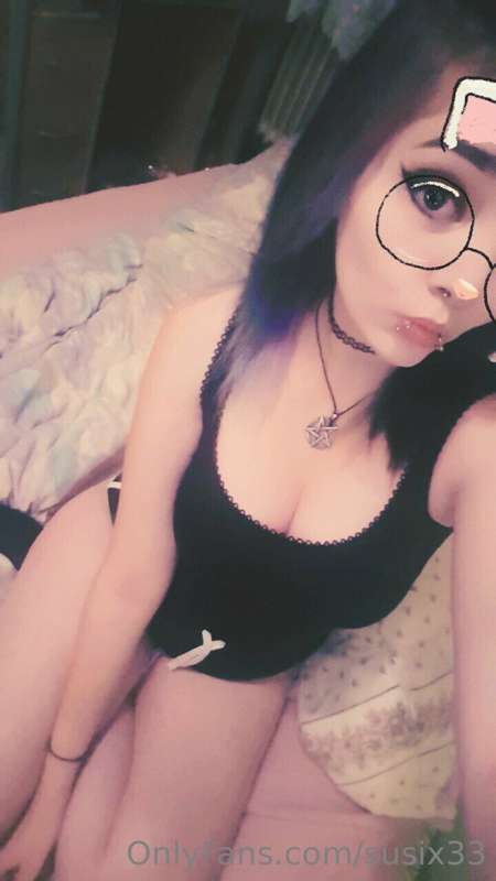 Feeling so lonely today 🥺 would you like to give me some com..
