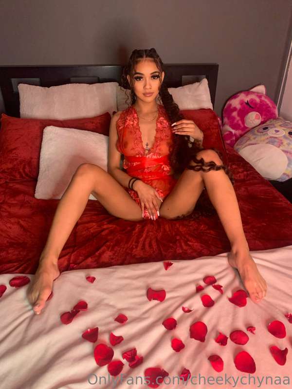 cum lay down with me 😩🤤